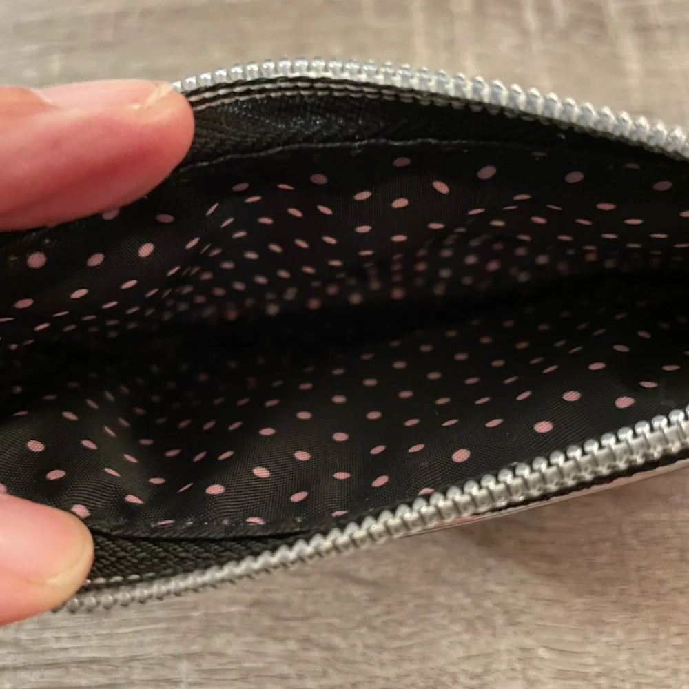 NWT VICTORIA'S SECRET SIGNATURE STRIPE MAKEUP BAG  COIN PURSE CHAIN